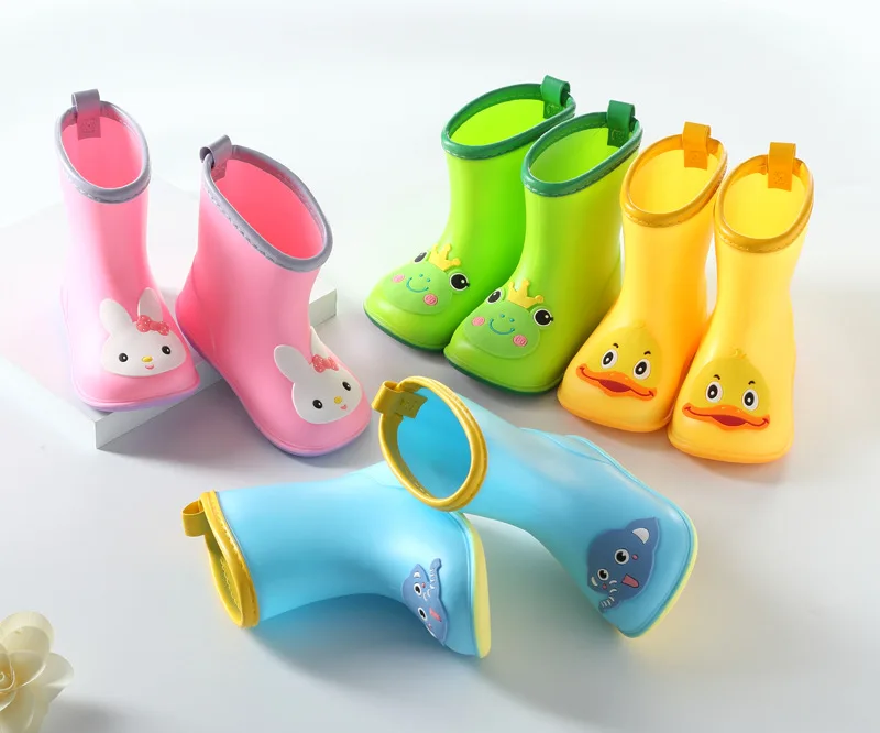 Красивые детские непромокаемые ботинки с широким круглым носком, водонепроницаемая детская обувь из ПВХ-резины, Милые непромокаемые ботинки с героями мультфильмов на платформе D03223