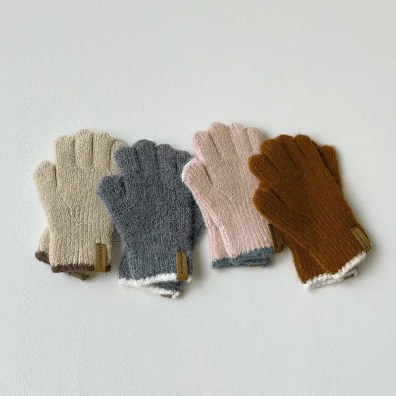 Новые детские перчатки для мальчиков и девочек, осенне-зимние кашемировые перчатки, однотонные кожаные перчатки с этикеткой на пять пальцев, детские теплые аксессуары