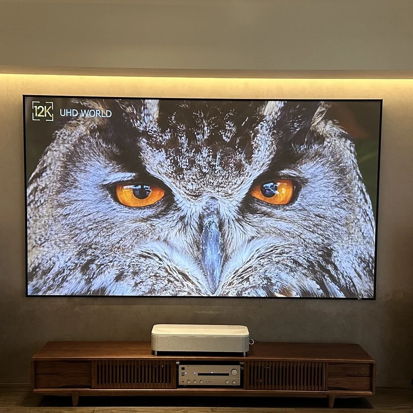 120-дюймовый проекционный экран FALR5 с ультракоротким светоотражением Fresnel ALR